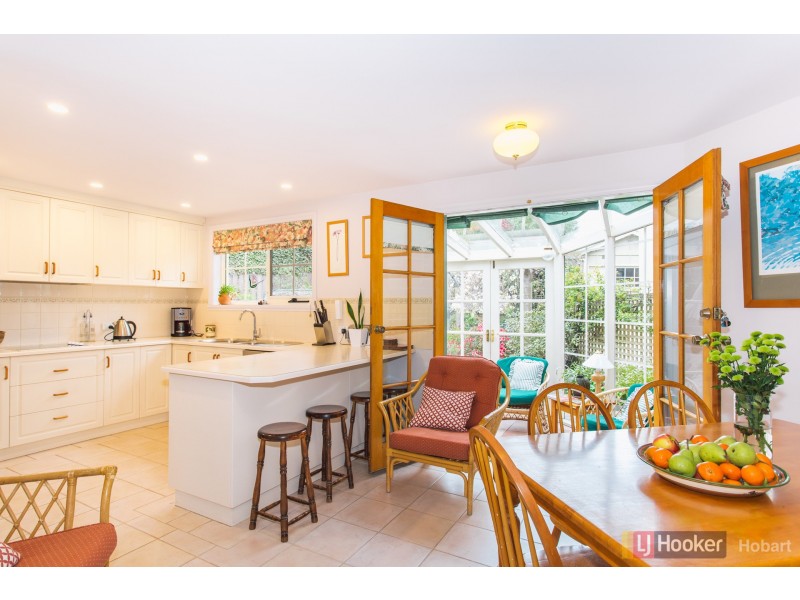 5 Lasswade Avenue, Sandy Bay TAS 7005