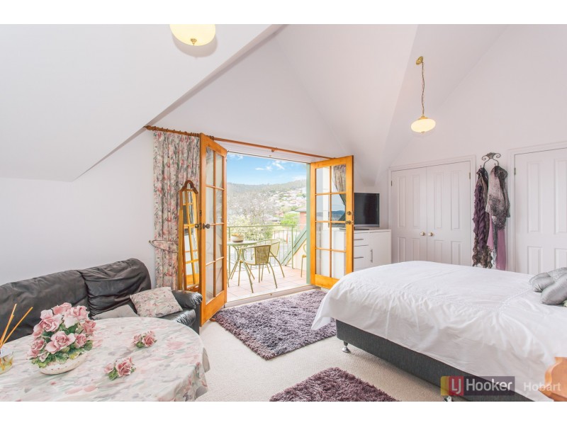5 Lasswade Avenue, Sandy Bay TAS 7005