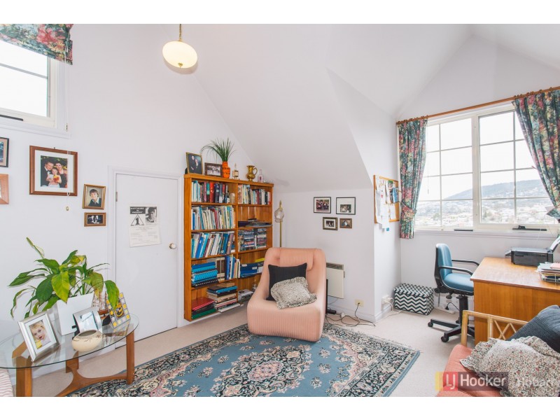 5 Lasswade Avenue, Sandy Bay TAS 7005
