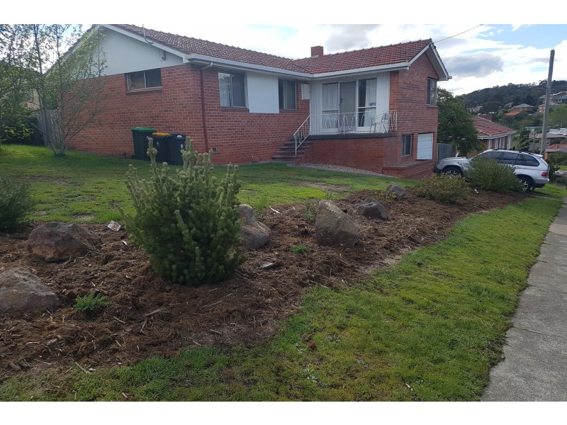 35 Henley Street, Lindisfarne TAS 7015