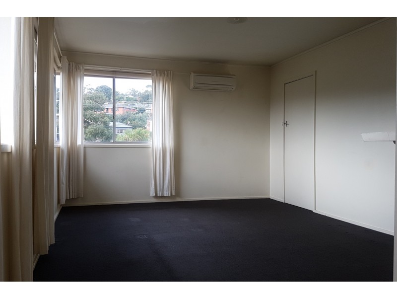 35 Henley Street, Lindisfarne TAS 7015