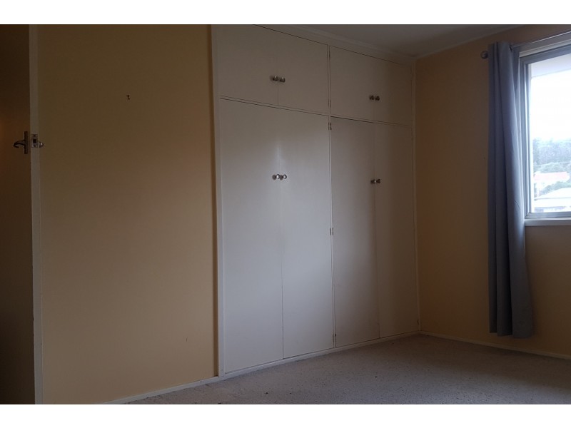 35 Henley Street, Lindisfarne TAS 7015