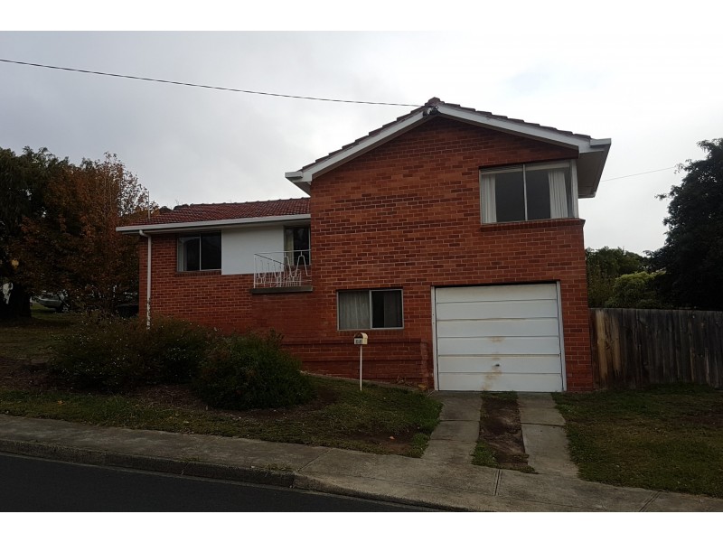 35 Henley Street, Lindisfarne TAS 7015
