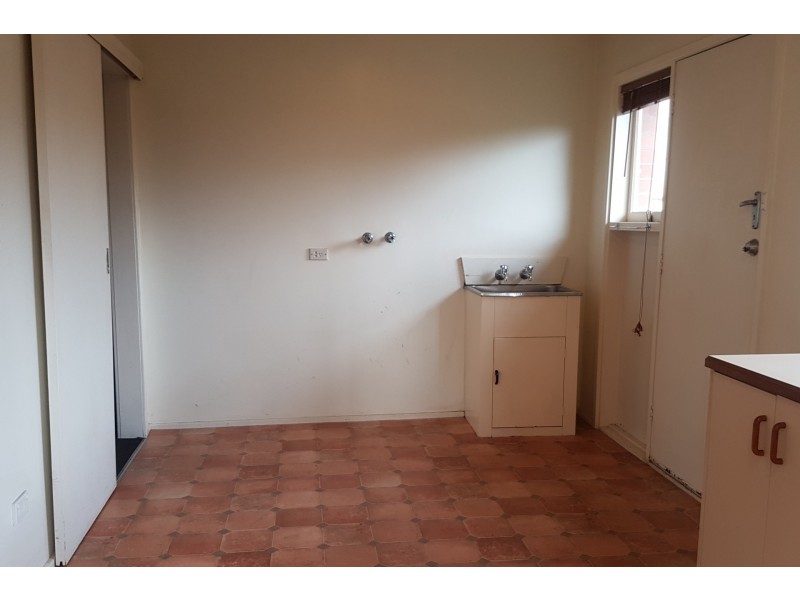 35 Henley Street, Lindisfarne TAS 7015