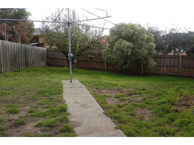 35 Henley Street, Lindisfarne TAS 7015