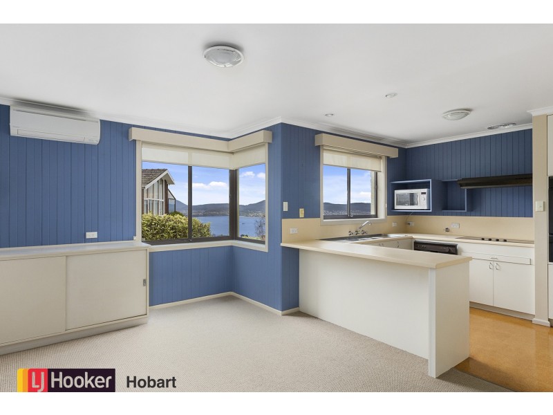 446 Churchill Avenue, Sandy Bay TAS 7005