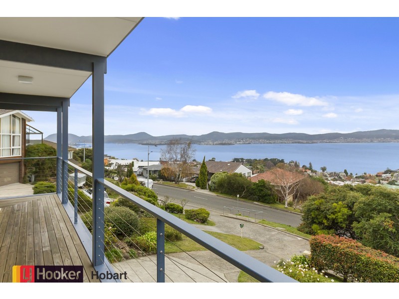 446 Churchill Avenue, Sandy Bay TAS 7005