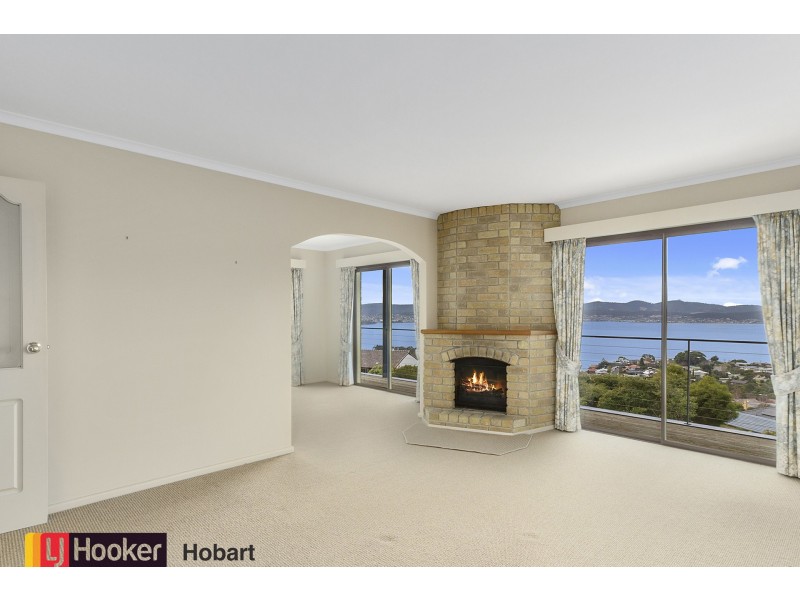 446 Churchill Avenue, Sandy Bay TAS 7005