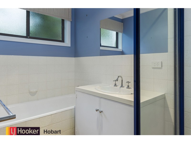 446 Churchill Avenue, Sandy Bay TAS 7005