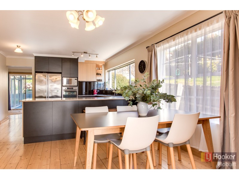 30 Suncrest Avenue, Lenah Valley TAS 7008