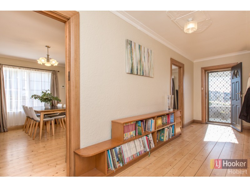 30 Suncrest Avenue, Lenah Valley TAS 7008