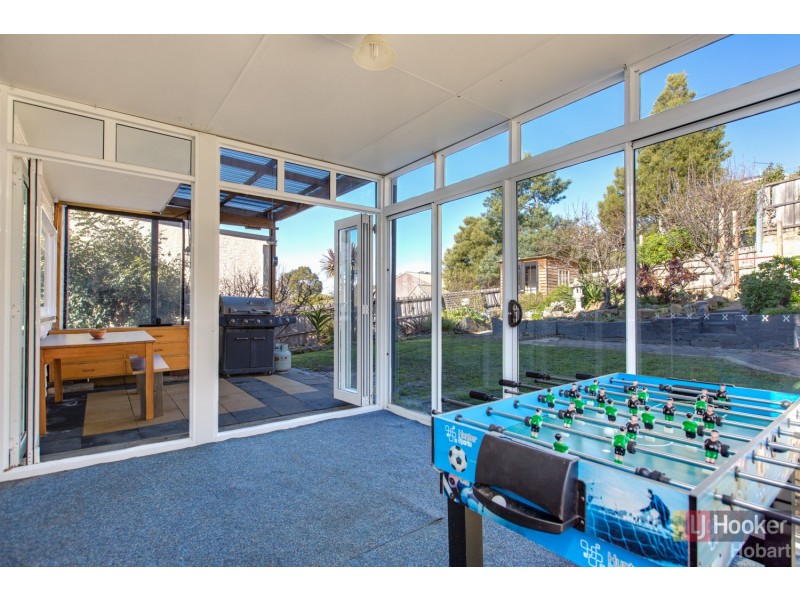 30 Suncrest Avenue, Lenah Valley TAS 7008