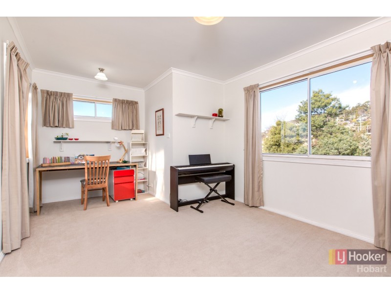 30 Suncrest Avenue, Lenah Valley TAS 7008