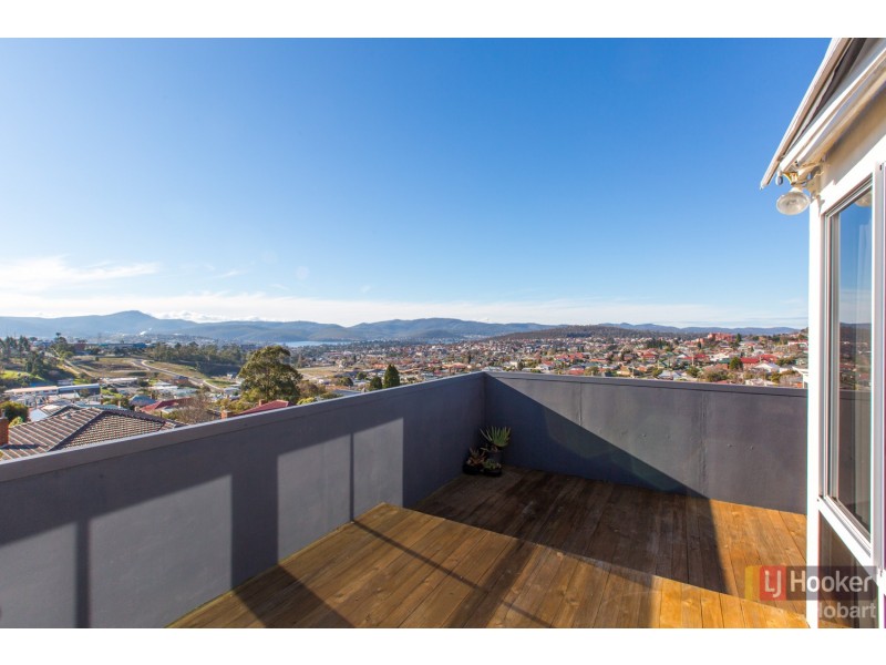 30 Suncrest Avenue, Lenah Valley TAS 7008