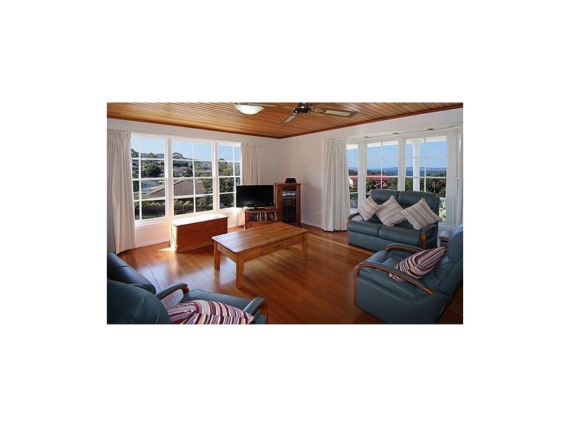 11 Amberley Crescent, Blackmans Bay TAS 7052