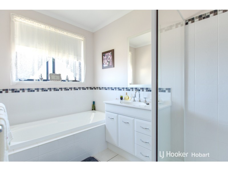 2/220 Main Road, Austins Ferry TAS 7011