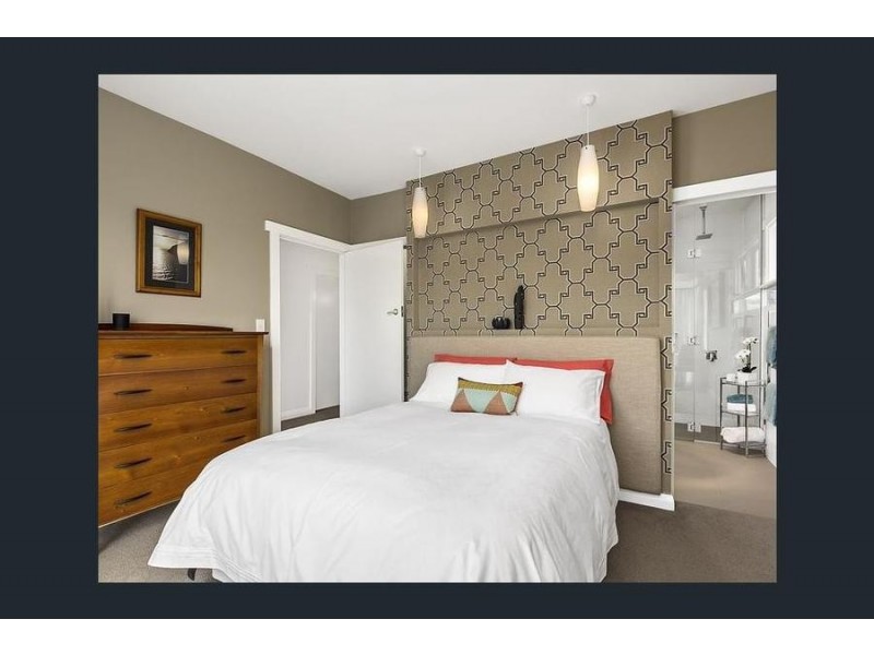 5 Paloona Street, Lindisfarne TAS 7015