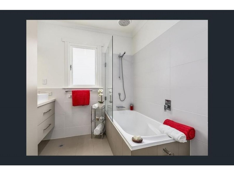 5 Paloona Street, Lindisfarne TAS 7015