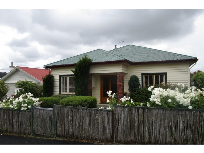 9 Cuthbert Avenue, New Town TAS 7008