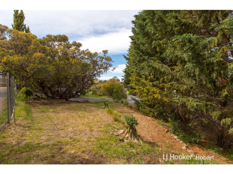 14 Bentley Road, Lenah Valley TAS 7008