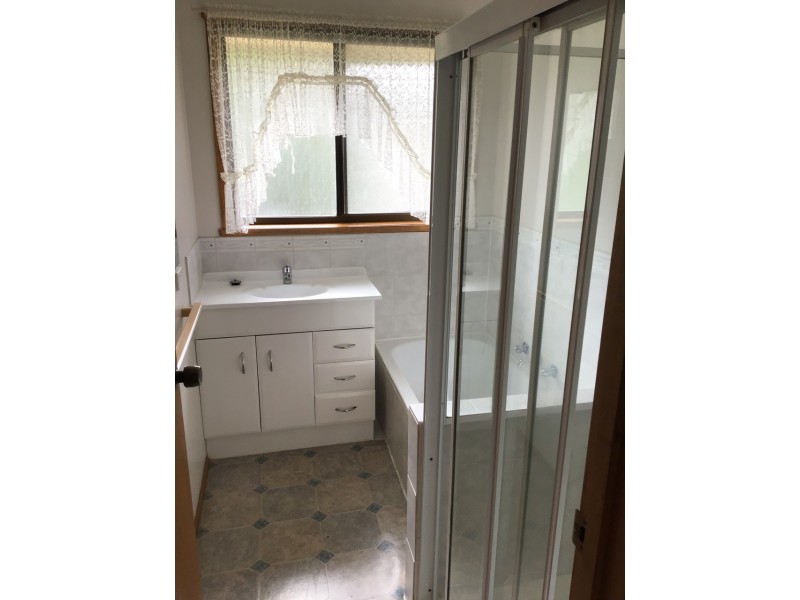 33 Clinton Road, Geilston Bay TAS 7015