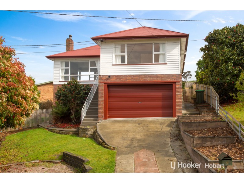 12 Cedar Street, Lindisfarne TAS 7015