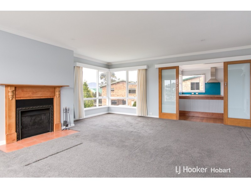 12 Cedar Street, Lindisfarne TAS 7015