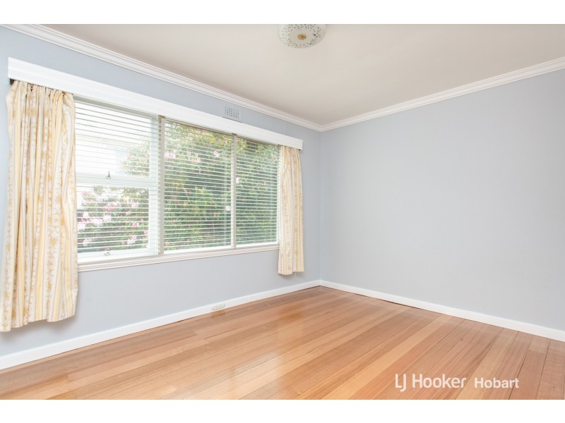 12 Cedar Street, Lindisfarne TAS 7015