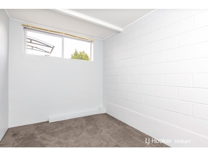 12 Cedar Street, Lindisfarne TAS 7015