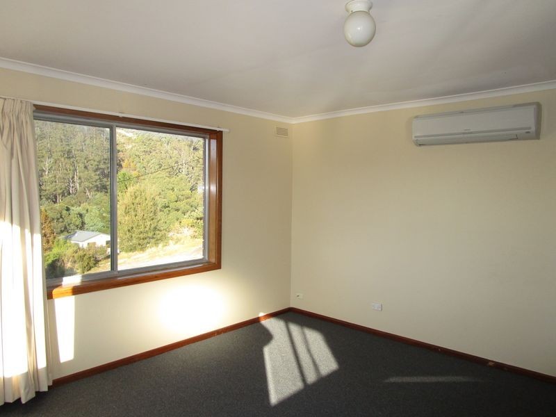 upstairs/4a Fingerpost Track, South Hobart TAS 7004