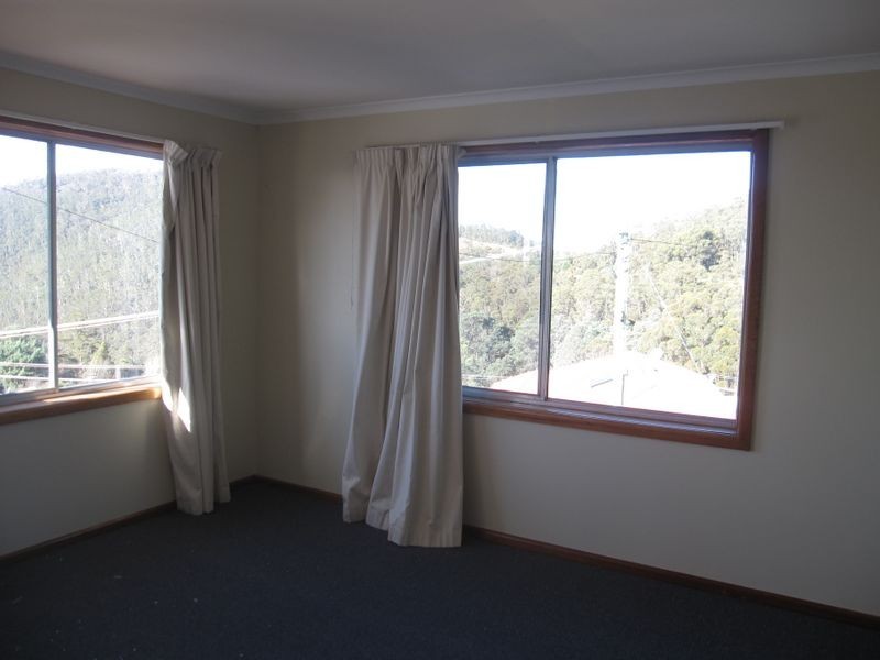 upstairs/4a Fingerpost Track, South Hobart TAS 7004