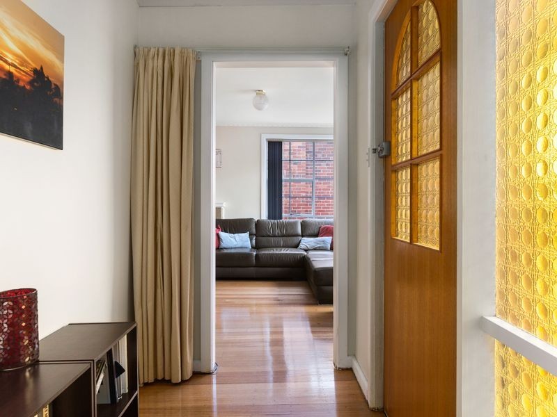 17 Henley Street, Lindisfarne TAS 7015