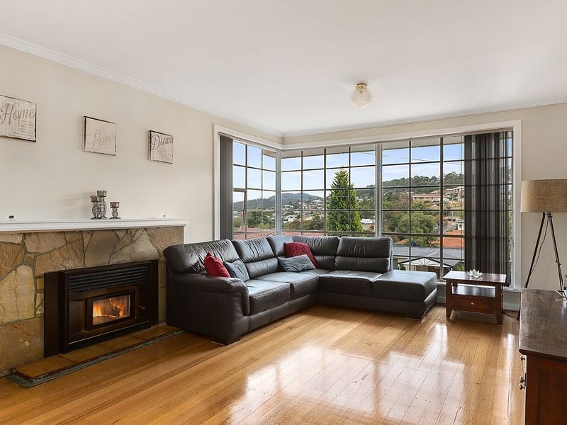17 Henley Street, Lindisfarne TAS 7015
