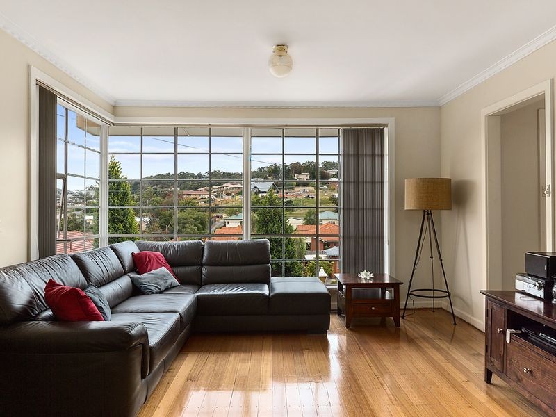 17 Henley Street, Lindisfarne TAS 7015