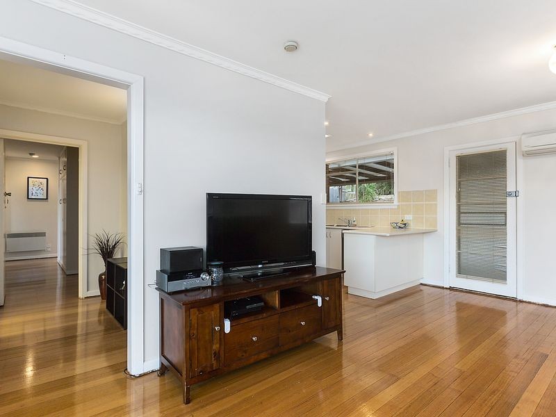 17 Henley Street, Lindisfarne TAS 7015