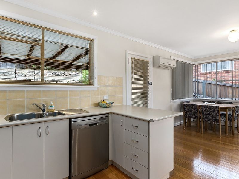 17 Henley Street, Lindisfarne TAS 7015