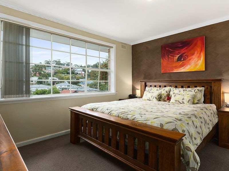 17 Henley Street, Lindisfarne TAS 7015