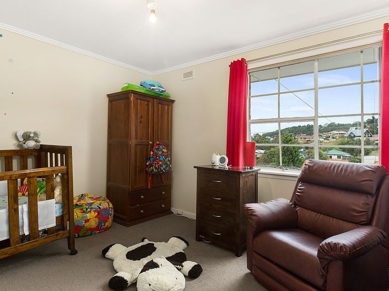 17 Henley Street, Lindisfarne TAS 7015