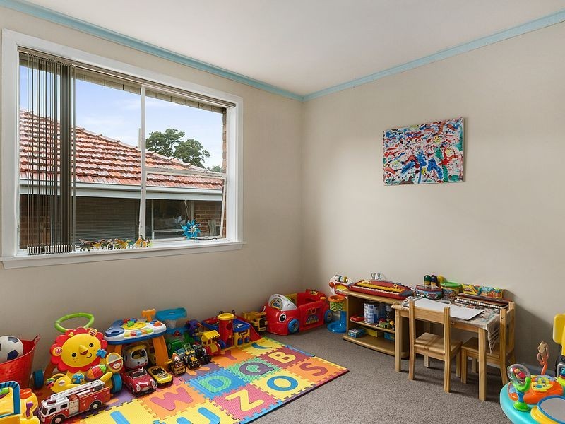 17 Henley Street, Lindisfarne TAS 7015