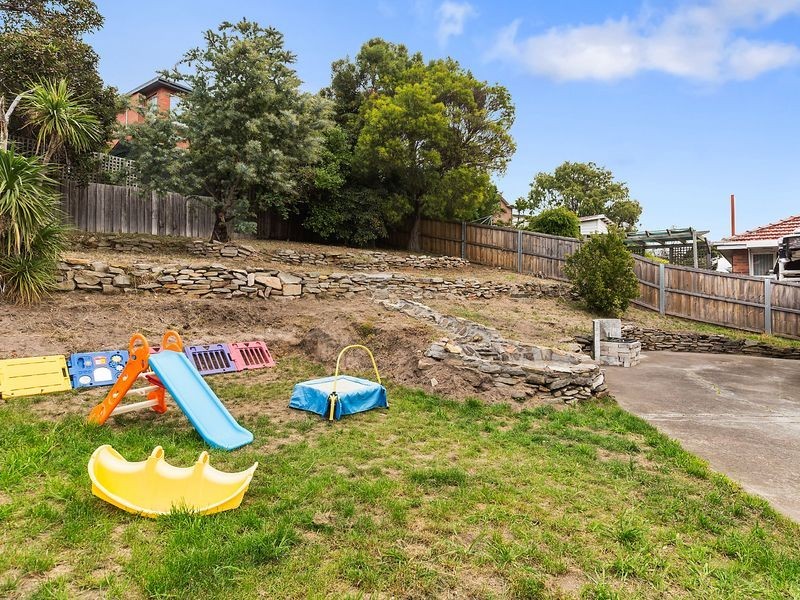 17 Henley Street, Lindisfarne TAS 7015