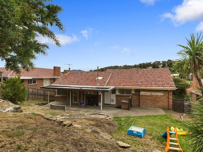 17 Henley Street, Lindisfarne TAS 7015