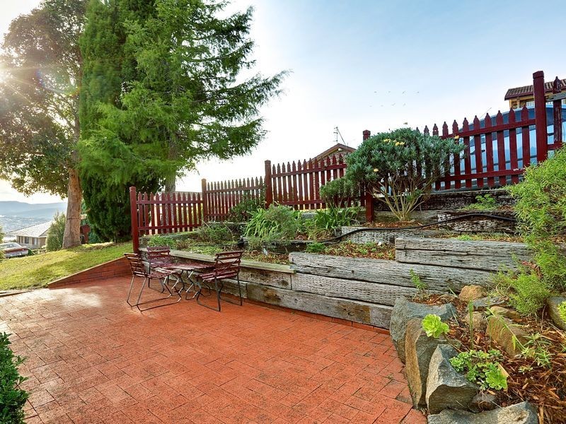 1/17 Susan Parade, Lenah Valley TAS 7008