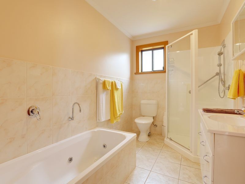 4/100 Augusta Road, Lenah Valley TAS 7008