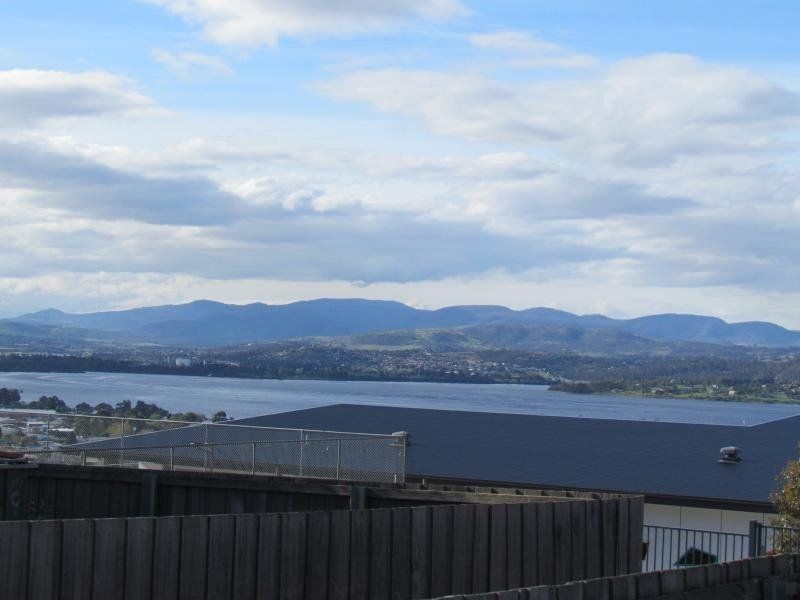 25 Hudson Crescent, Glenorchy TAS 7010