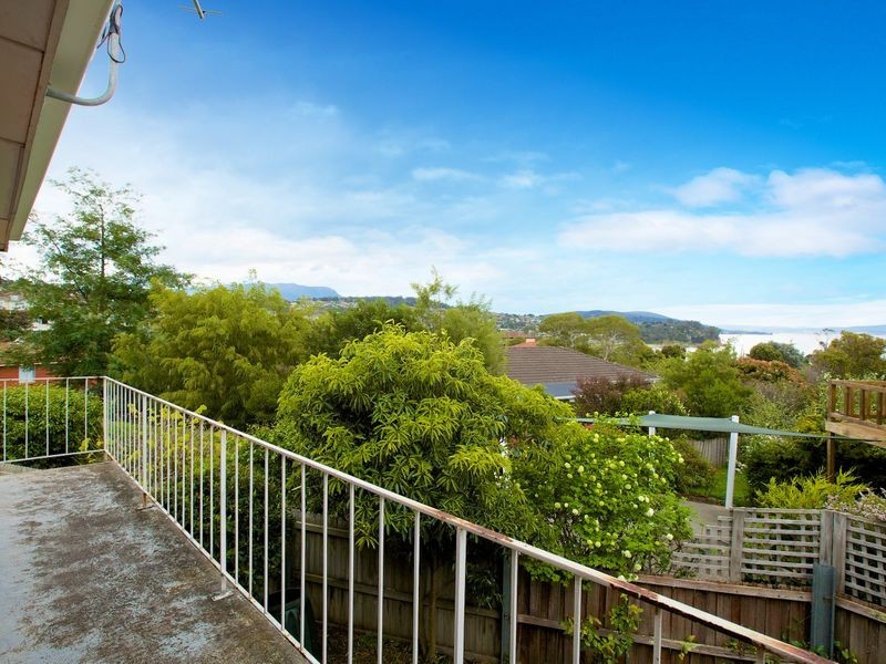 1/3 Seacrest Avenue, Blackmans Bay TAS 7052
