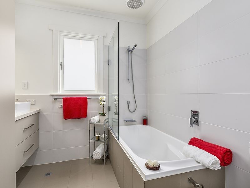 5 Paloona Street, Lindisfarne TAS 7015