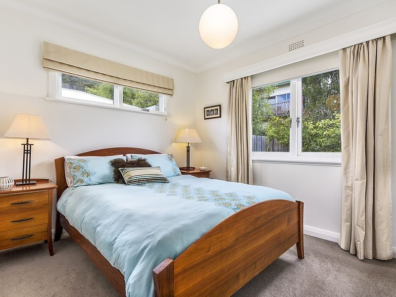 5 Paloona Street, Lindisfarne TAS 7015