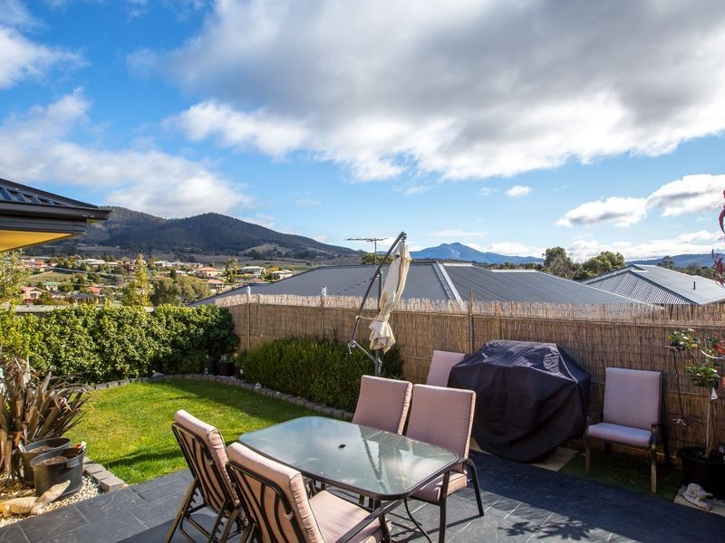 2/301 Main Road, Austins Ferry TAS 7011