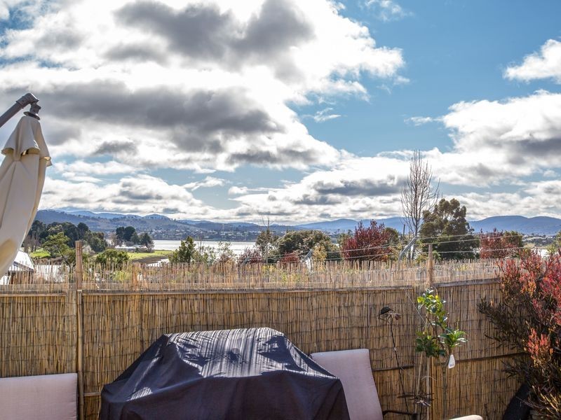 2/301 Main Road, Austins Ferry TAS 7011