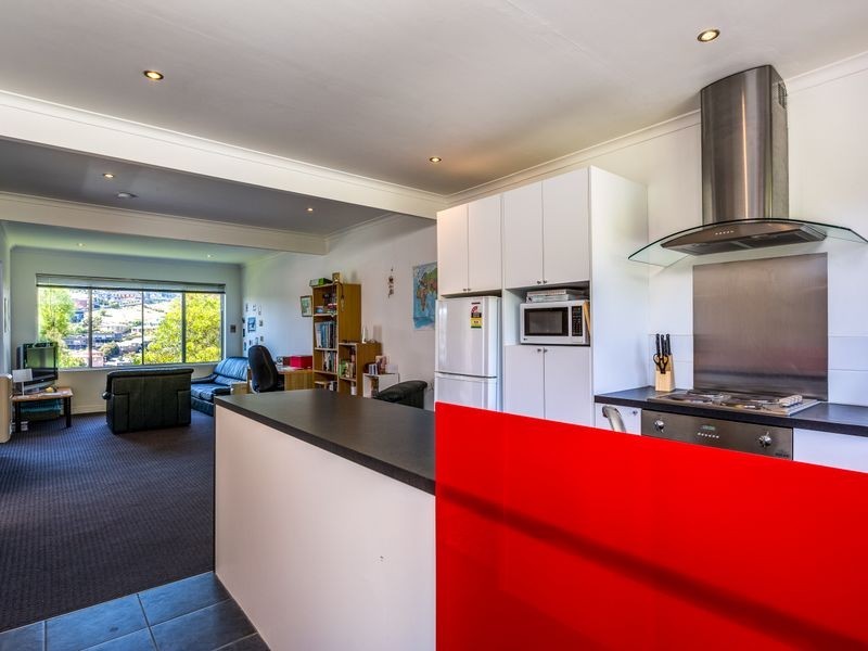 3/10 Wallace Avenue, Lenah Valley TAS 7008